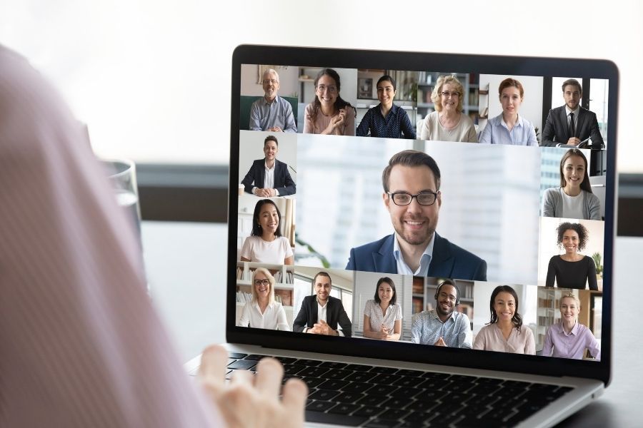 Gruppen Videocall mit Bewerbern in der IT Branche